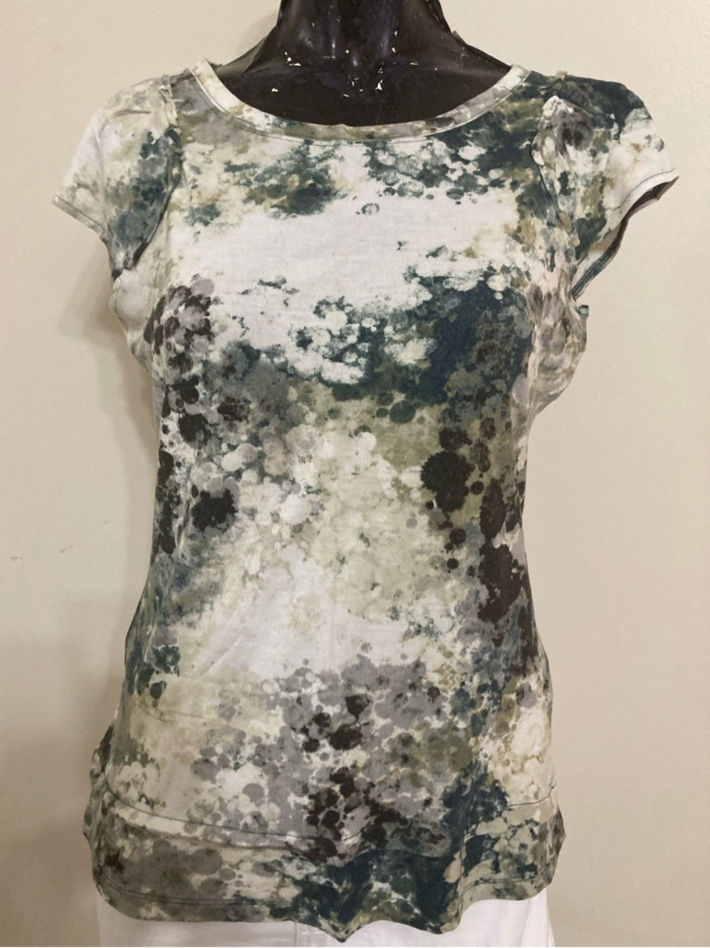 Cap Sleeve Crewneck Top w/Multicolor Print. Item# SSct13